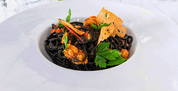 Spaghetti neri de tinta de calamar - Restaurante Mozzafiato