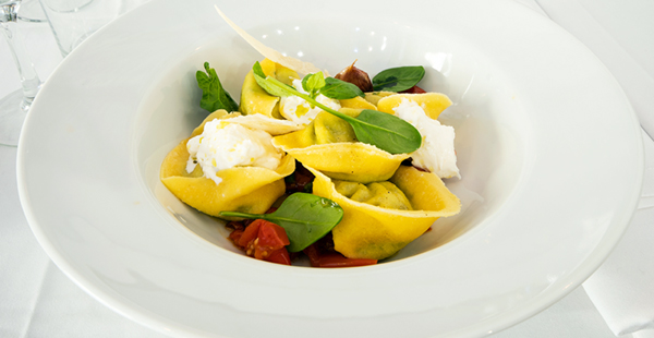 Tortellini rellenos de fina crema de brandada de bacalao - Restaurante Mozzafiato